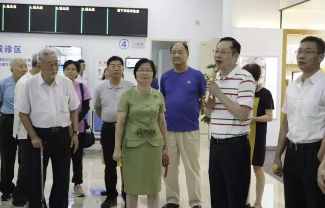心系市民眼健康，李秀记等市老领*爱眼日莅临厦门眼科中心五缘院区考察3.png