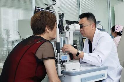 厦门眼科中心张广斌教授获中国医师协会“白求恩式好医生提名奖”1.jpg 厦门眼科中心张广斌教授获中国医师协会“白求恩式好医生提名奖”1.jpg