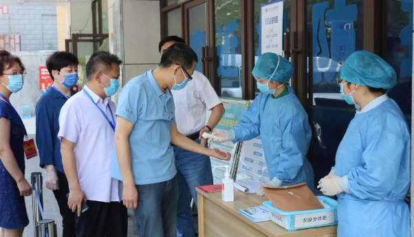 西安市雁塔区大人视察组一行莅临西安易游体育调研指导2.png 西安市雁塔区大人视察组一行莅临西安易游体育调研指导2.png