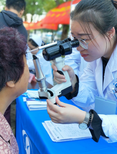 温州商报：27年，“ ”眼科医院的坚守与担当——温州明乐眼科医院2.png