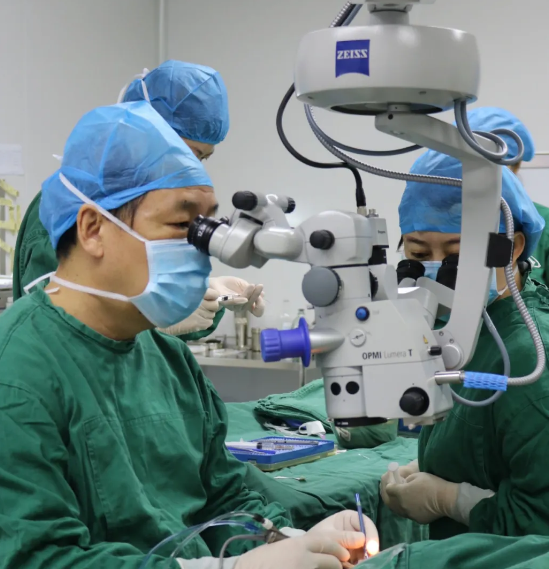 8月31日西安易游体育为患者实施AcrySof IQ PanOptix人工晶状体植入术2.png