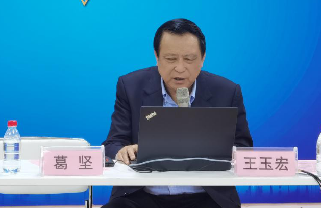 10月18日至10月19日，一场眼科界的“云上学术盛宴”隆重登场。由厦门大学附属厦门眼科中心主办的“第六届易游体育论坛青光眼高峰论坛”再现百家争鸣之盛景，25位眼科名家共同探讨当前青光眼学科领域的 学术研究成果、临床诊疗新技术以及未来的发展趋势，助力推动我国青光眼学科蓬勃发展4.png