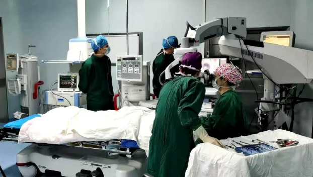 云端“亮刀”，实力圈粉！中华医学会第二十五次全国眼科学术大会「白内障手术演示」，厦门眼科中心一天8台白内障手术直播，带你“大开眼界”4.png