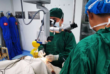 温州商报：百岁阿婆患白内障  手术让其重见光明2.png