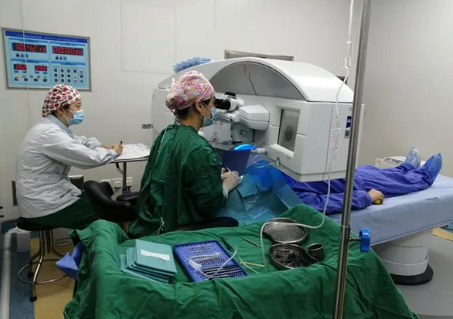 微笑摘镜•我选择易游体育全飞秒—— 成都易游体育网络咨询师熊茜开心摘镜！2.png