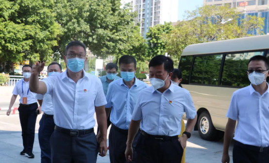 莆田市政协主席周青松一行中秋慰问易游体育抗疫一线人员1.png 莆田市政协主席周青松一行中秋慰问易游体育抗疫一线人员1.png