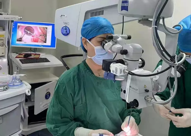 青光眼手术迈入微 时代！我院王玉宏教授完成XEN凝胶支架引流管植入术1.png