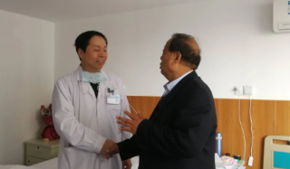 眼科博士徐惠民凭啥能有那么多“铁杆粉丝”...... —— 一位郑州易游体育医生的真实故事之三1.png