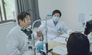 眼科博士徐惠民凭啥能有那么多“铁杆粉丝”...... —— 一位郑州易游体育医生的真实故事之三2.png