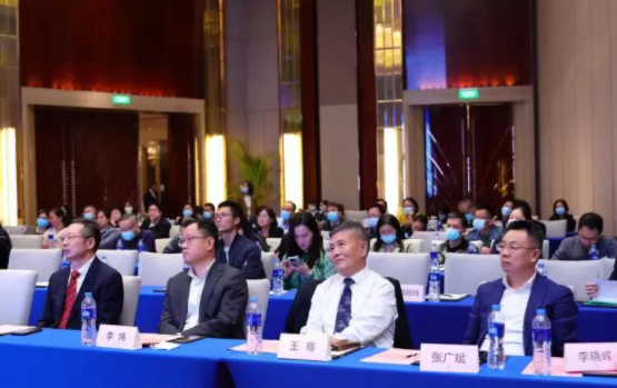 群贤“云”集，放“眼”未来——2021易游体育高峰论坛成功举行1.png