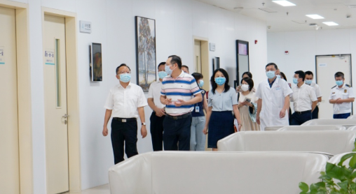 厦门市政府副市长廖华生带队到易游体育集团本部厦门眼科中心检查安全生产及疫情防控工作2.png