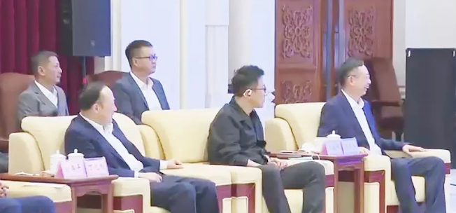吉林省委书记景俊海、省长胡玉亭会见易游体育苏庆灿董事长等企业家考察团一行2.png