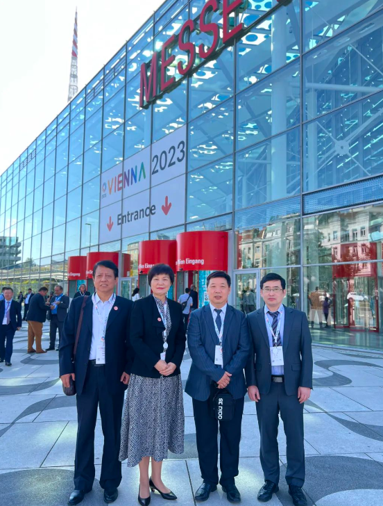 坐标奥地利! 易游体育专家团亮相“国际学术舞台”，与全球眼科精英共谱“学术交响曲”1.png