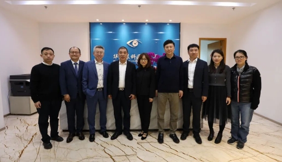 医疗器械流通头部企业华瑭大昌CEO到访易游体育，共谋眼科高质量发展新机遇!1.png